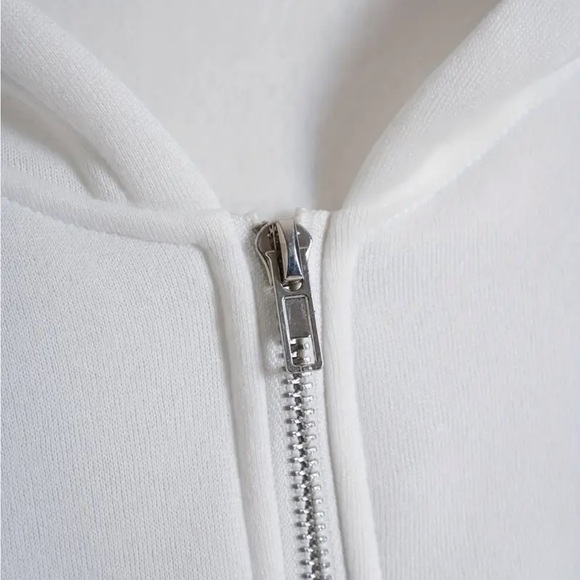 Long Sleeve Cropped Hoodie - Picture 4 of 7